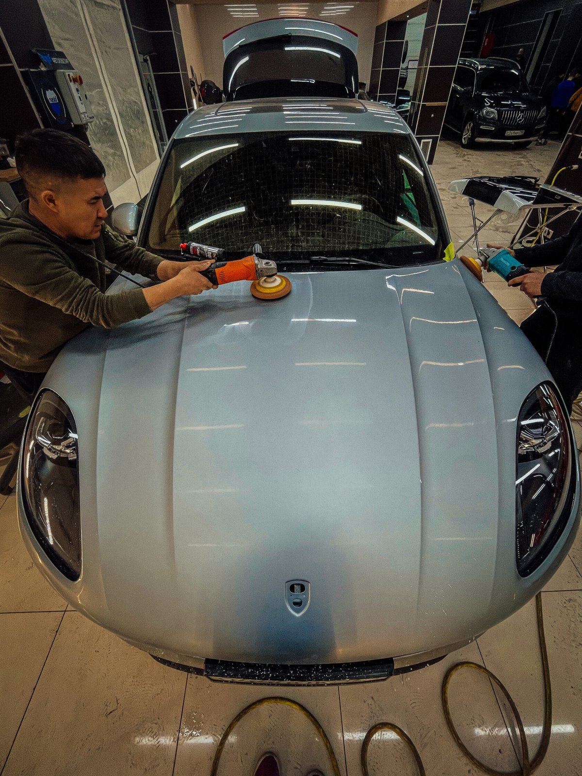 Полировка капота Porsche